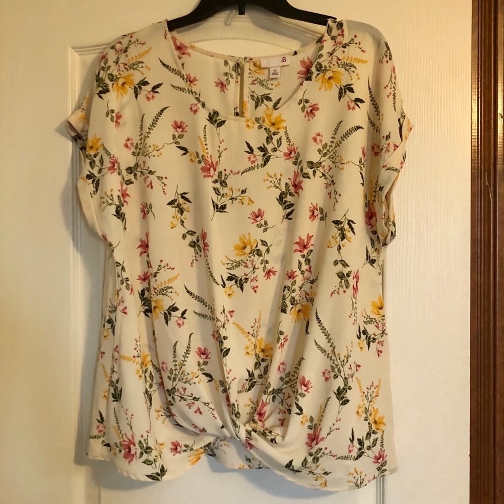 Twist Front Top